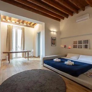 https://ognissanti-suite-hosted-by-sweetstay.it-tuscanyhotel.com