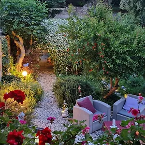 https://monica-appartamento-con-giardino-al-ponte-vecchio.it-tuscanyhotel.com